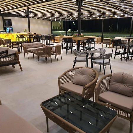 Amber Hotel Albania سبيل المظهر الخارجي الصورة