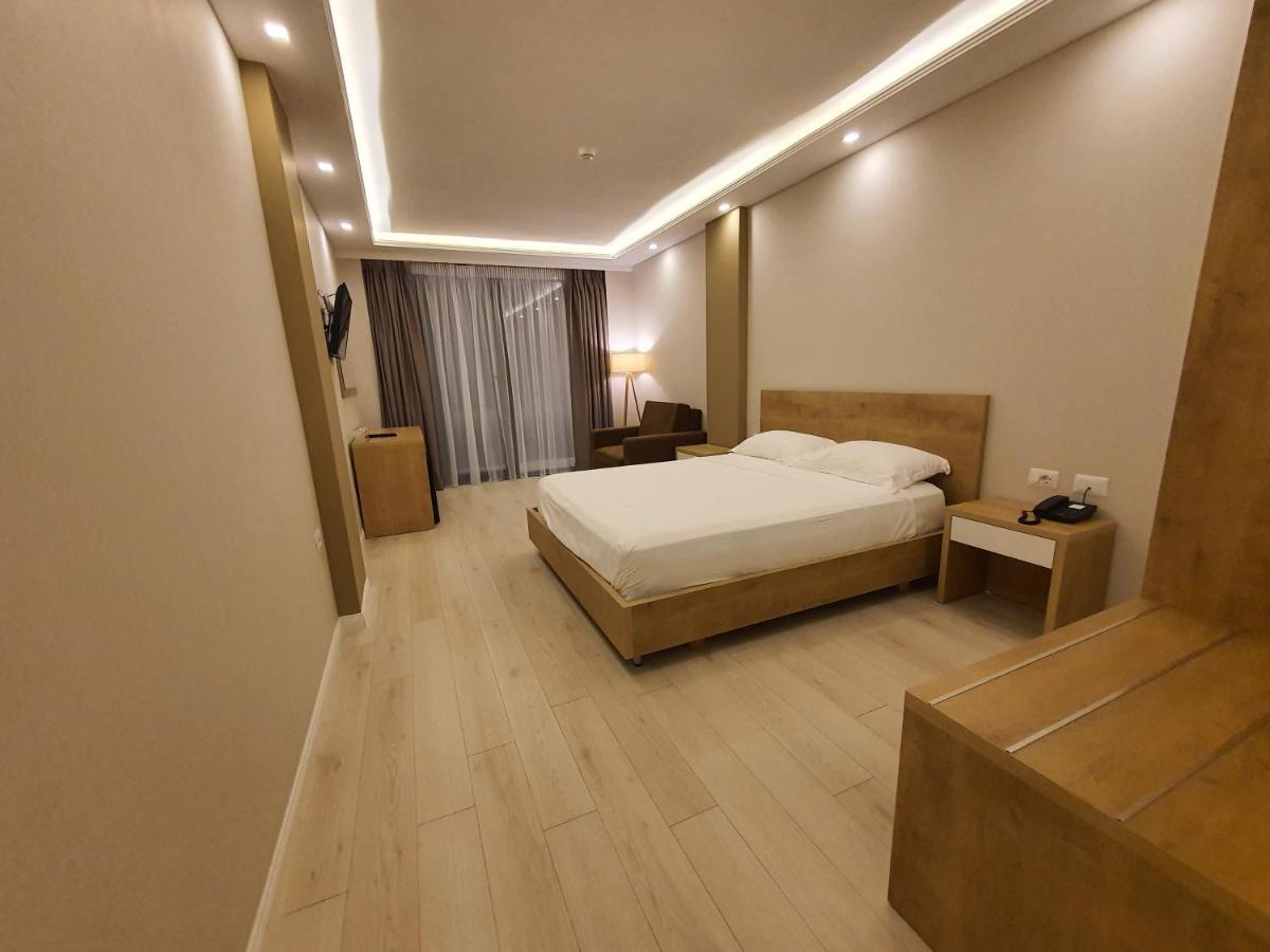 Amber Hotel Albania سبيل المظهر الخارجي الصورة