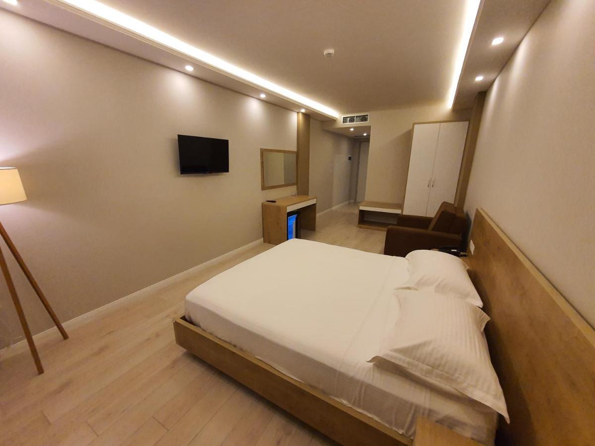 Amber Hotel Albania سبيل المظهر الخارجي الصورة