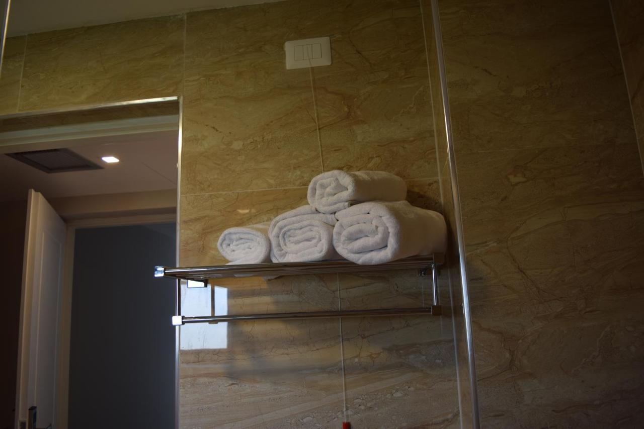 Amber Hotel Albania سبيل المظهر الخارجي الصورة