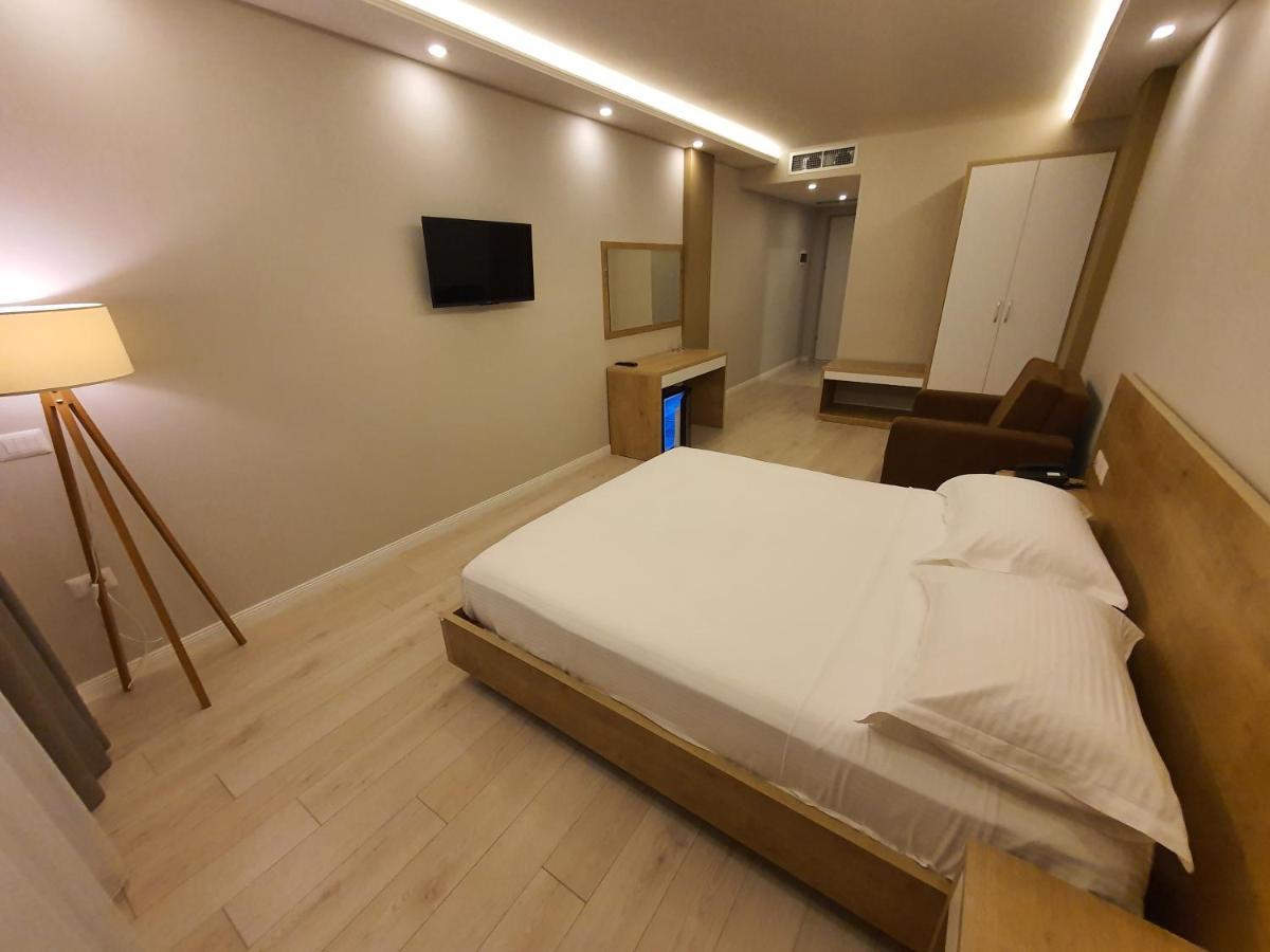 Amber Hotel Albania سبيل المظهر الخارجي الصورة