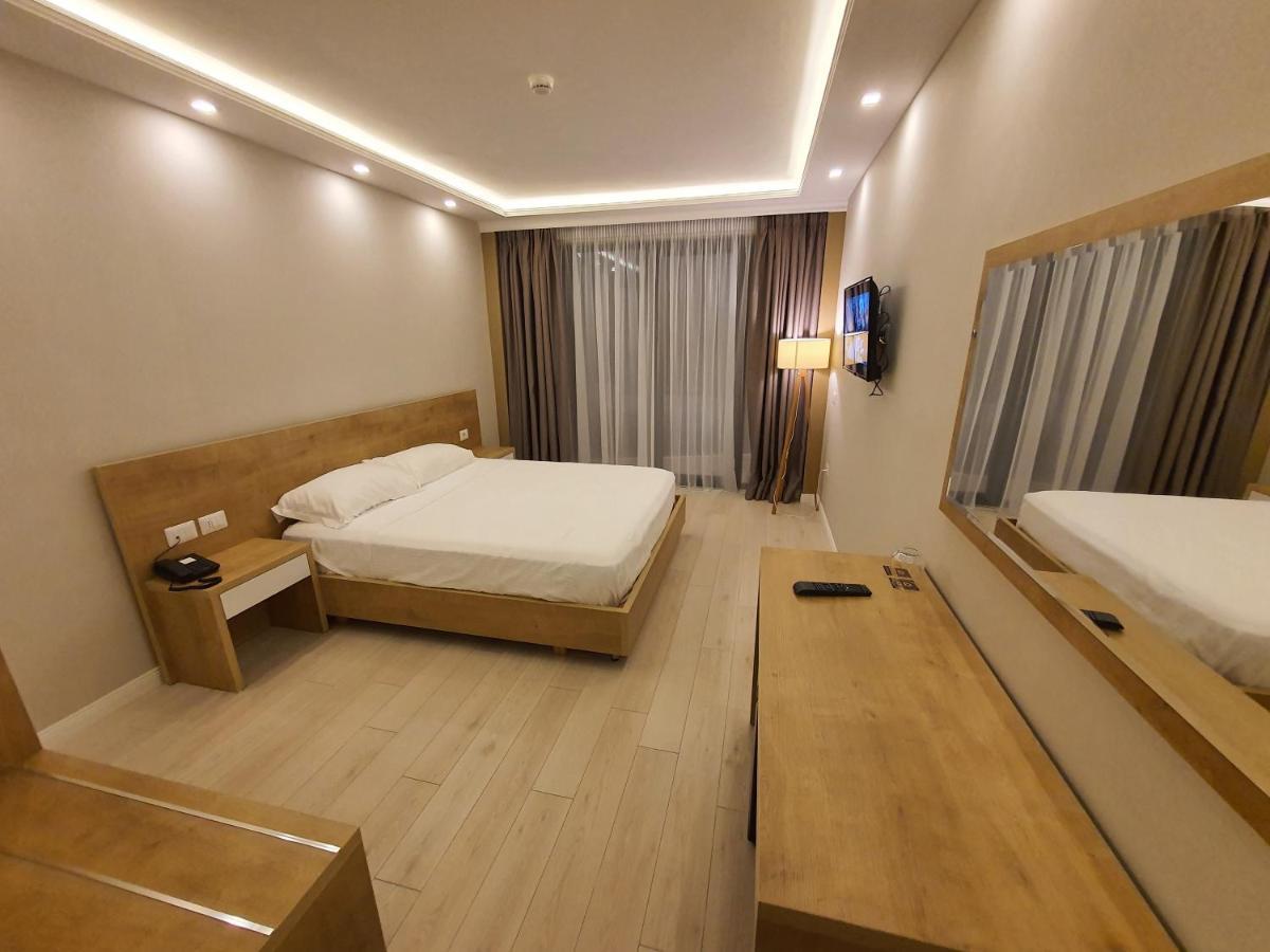 Amber Hotel Albania سبيل المظهر الخارجي الصورة