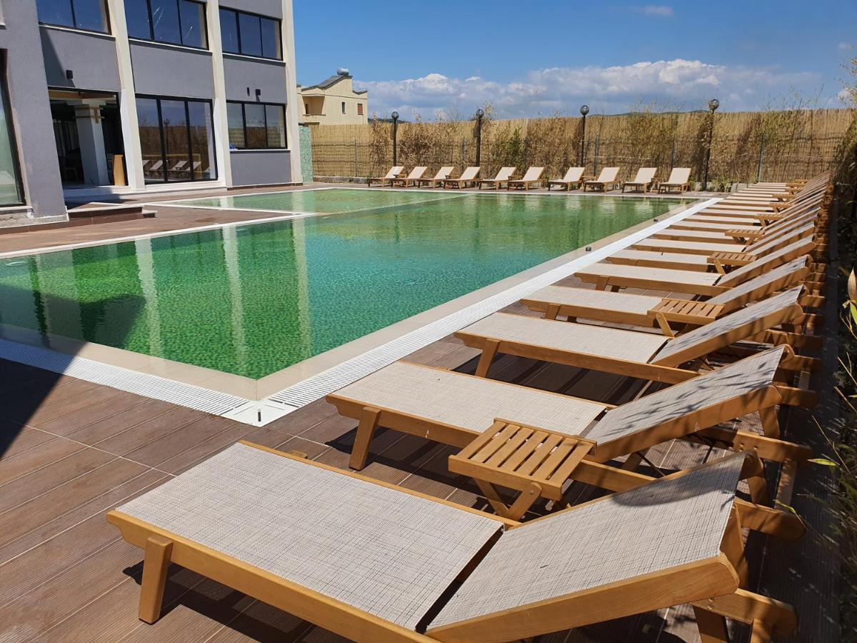 Amber Hotel Albania سبيل المظهر الخارجي الصورة