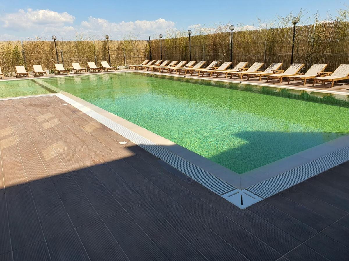 Amber Hotel Albania سبيل المظهر الخارجي الصورة