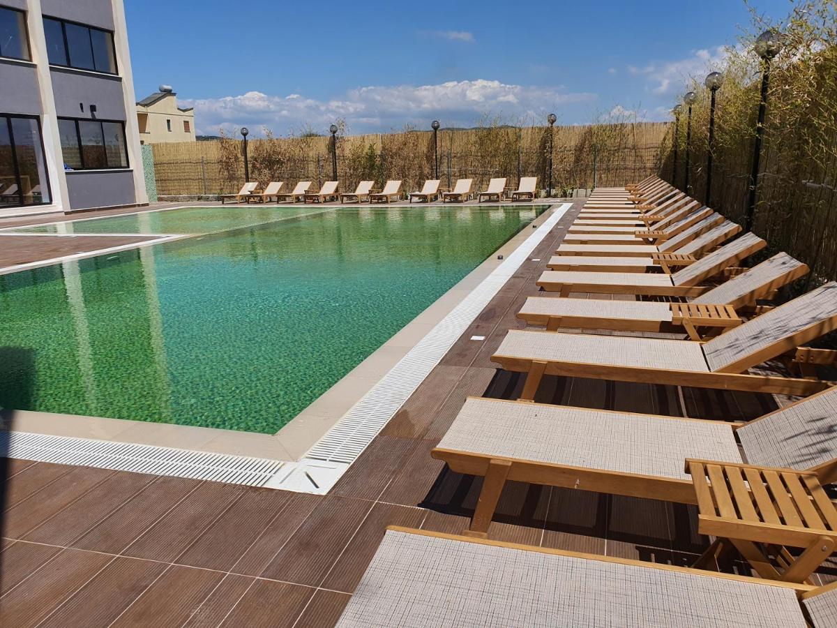 Amber Hotel Albania سبيل المظهر الخارجي الصورة