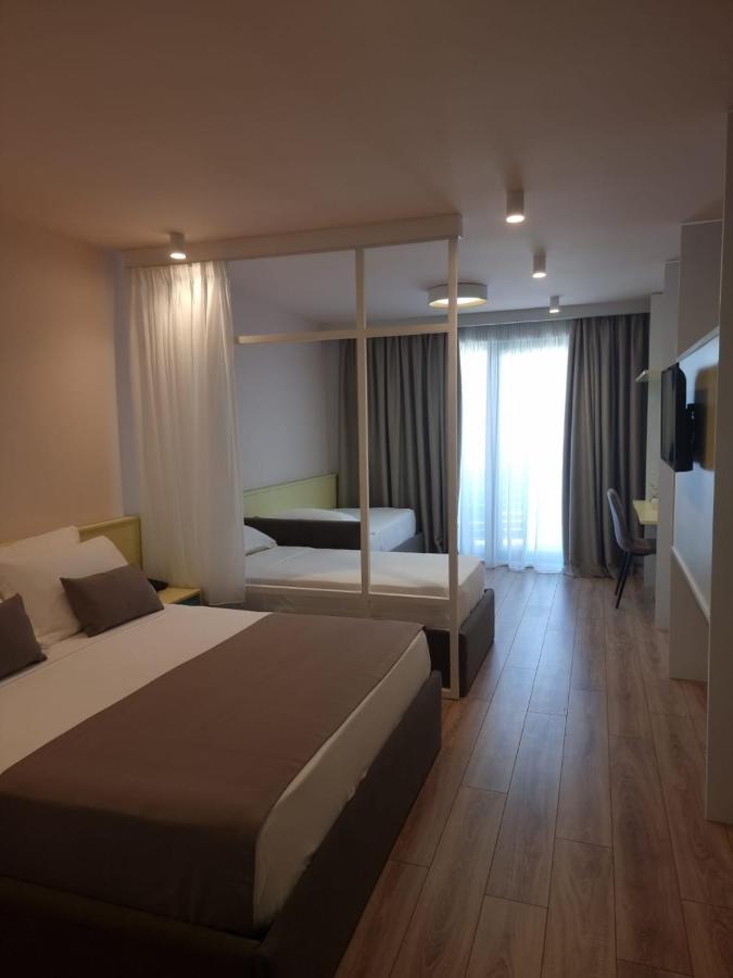 Amber Hotel Albania سبيل المظهر الخارجي الصورة