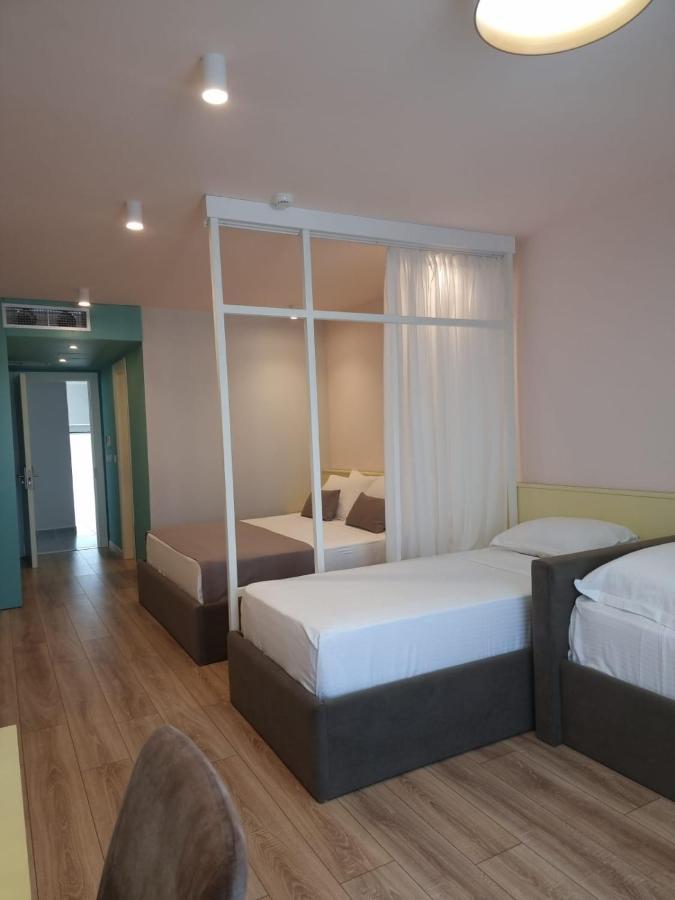 Amber Hotel Albania سبيل المظهر الخارجي الصورة