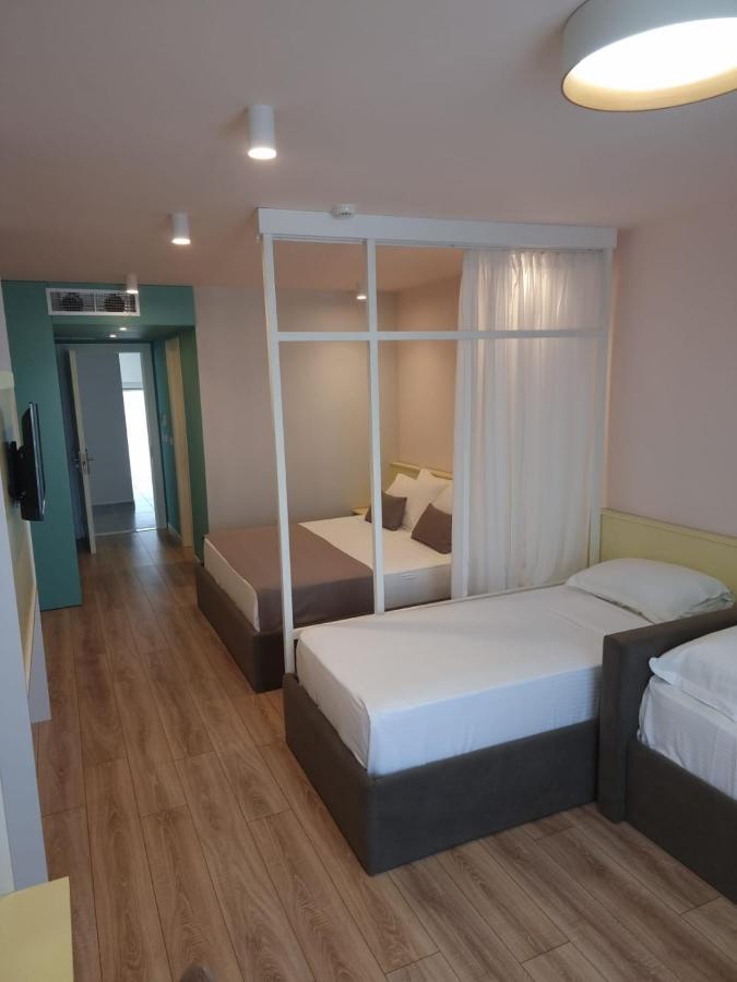 Amber Hotel Albania سبيل المظهر الخارجي الصورة