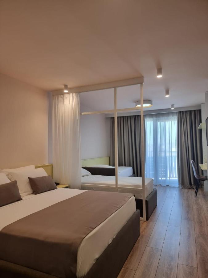 Amber Hotel Albania سبيل المظهر الخارجي الصورة