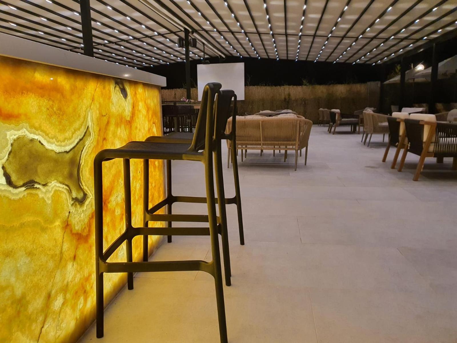 Amber Hotel Albania سبيل المظهر الخارجي الصورة