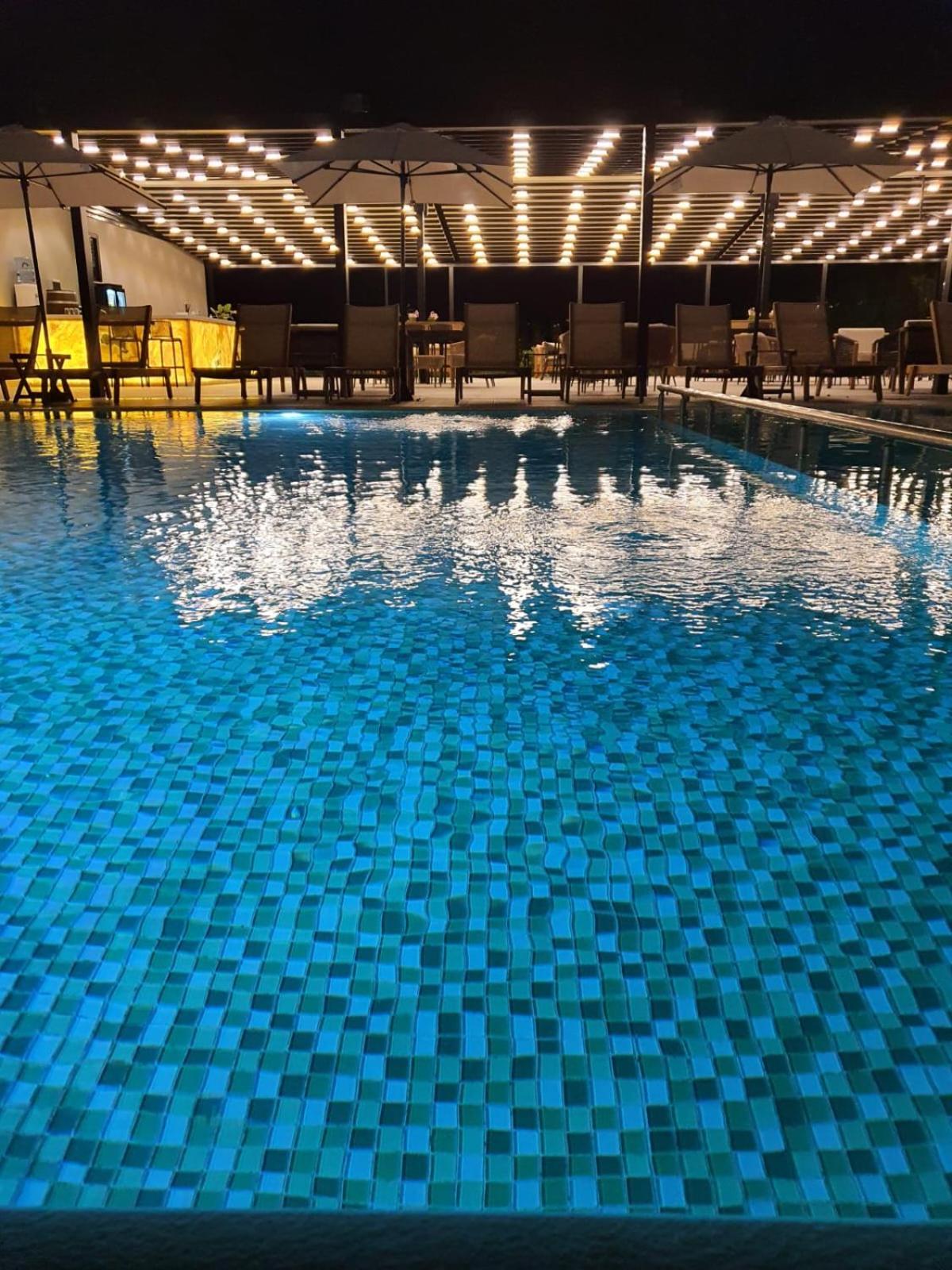 Amber Hotel Albania سبيل المظهر الخارجي الصورة
