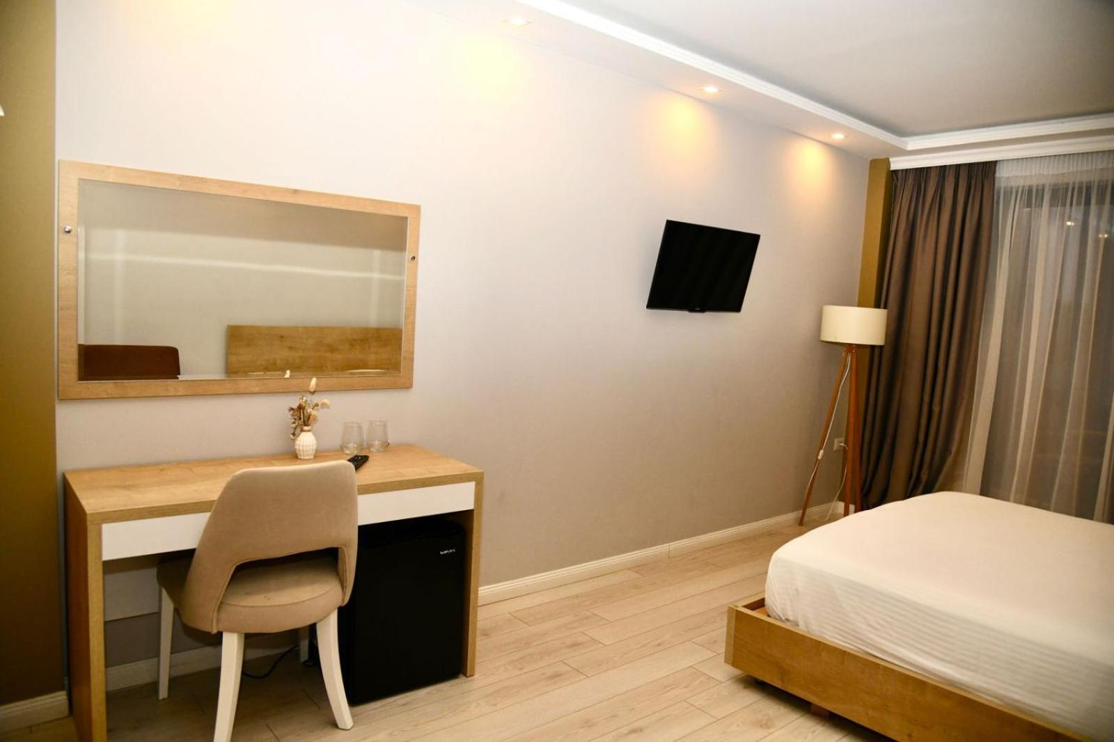 Amber Hotel Albania سبيل المظهر الخارجي الصورة