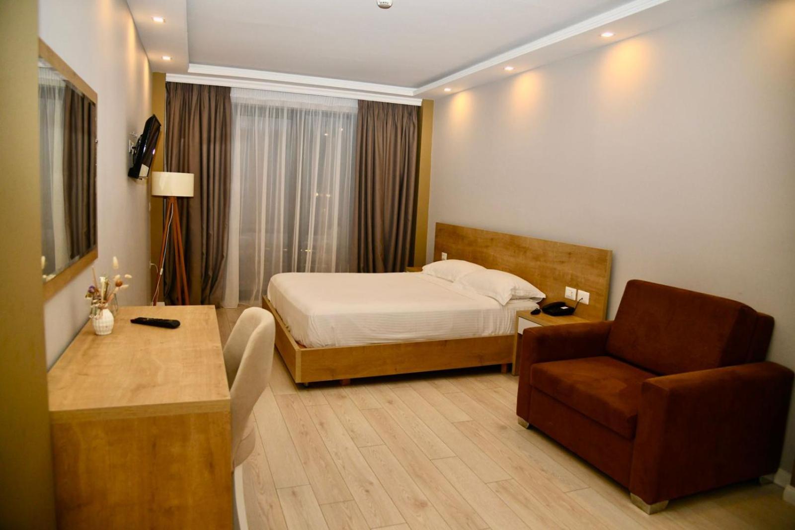 Amber Hotel Albania سبيل المظهر الخارجي الصورة