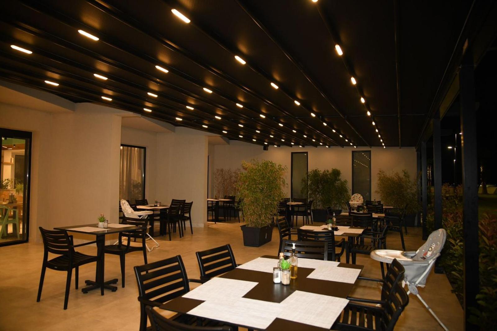 Amber Hotel Albania سبيل المظهر الخارجي الصورة