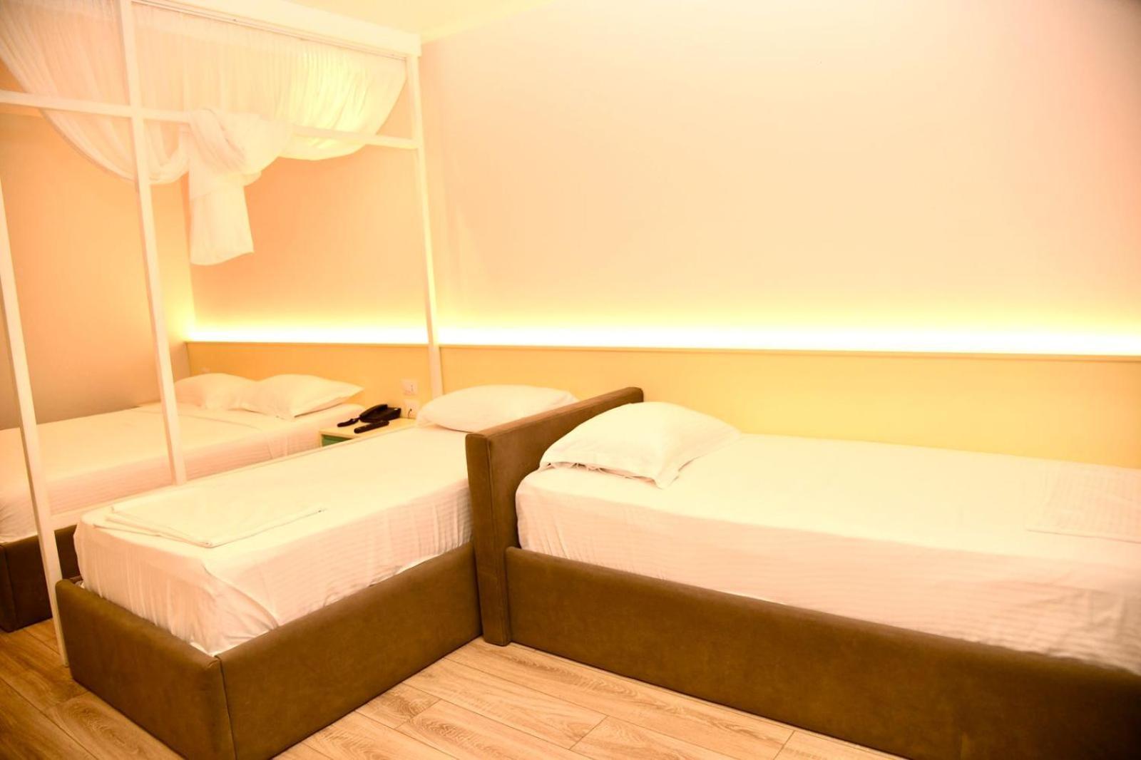 Amber Hotel Albania سبيل المظهر الخارجي الصورة