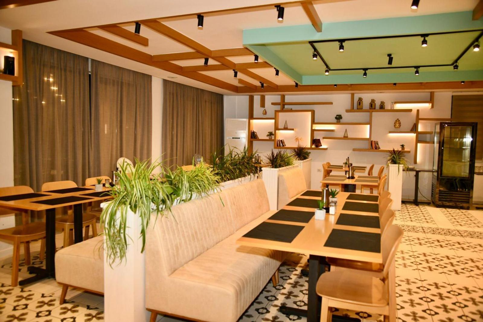 Amber Hotel Albania سبيل المظهر الخارجي الصورة