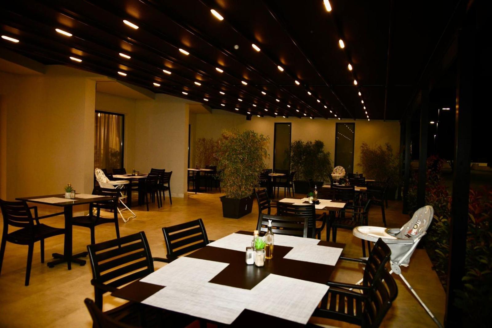 Amber Hotel Albania سبيل المظهر الخارجي الصورة